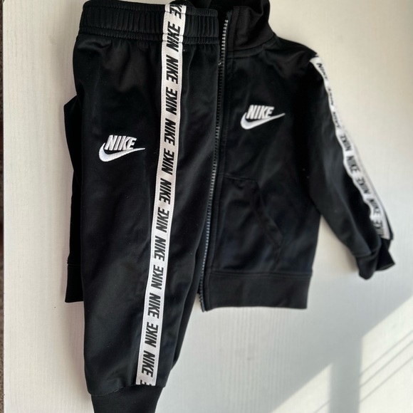 Nike Logo Taping Tricot Jacket & Pants Sets Toddler Boys 12Mos| Red/Black/White - Picture 5 of 8